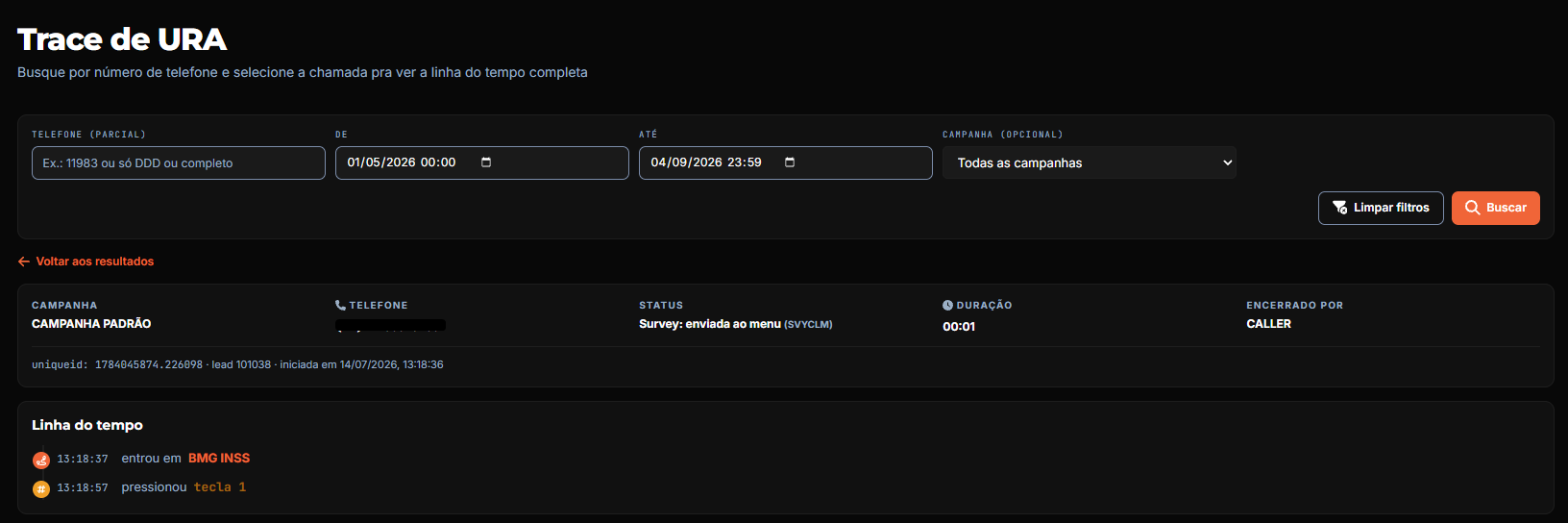 Tela Trace de URA com busca por telefone, período e campanha, o resumo da chamada encontrada com status, duração e quem encerrou, e a linha do tempo com o menu em que entrou e a tecla pressionada